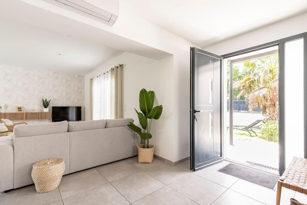 Villa Des Rives Du Tarn Avec Jacuzzi Montans エクステリア 写真