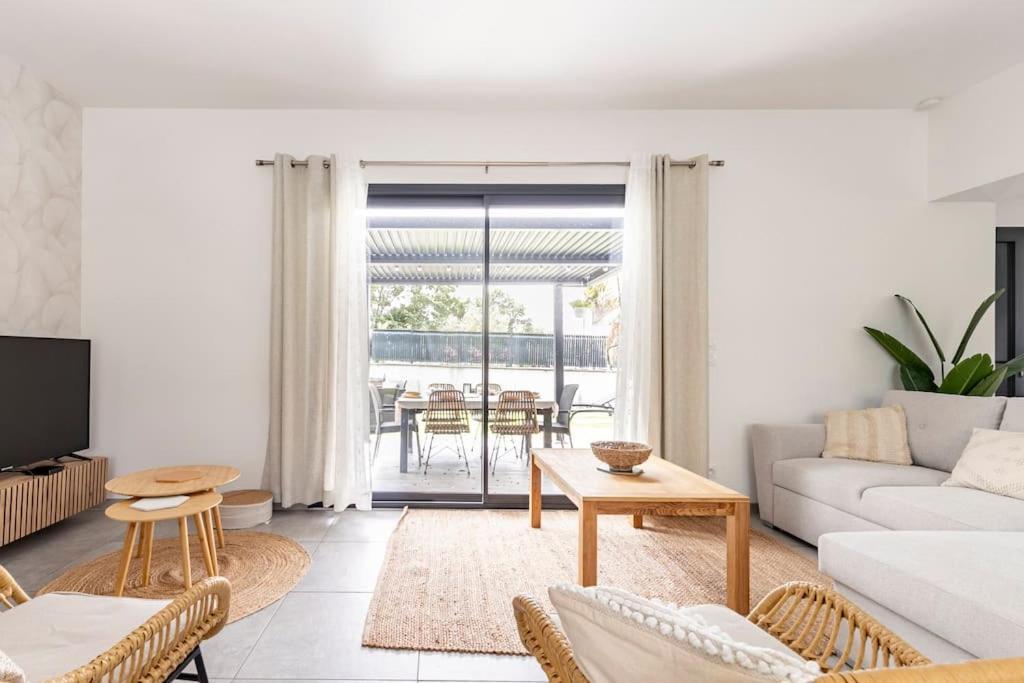 Villa Des Rives Du Tarn Avec Jacuzzi Montans エクステリア 写真